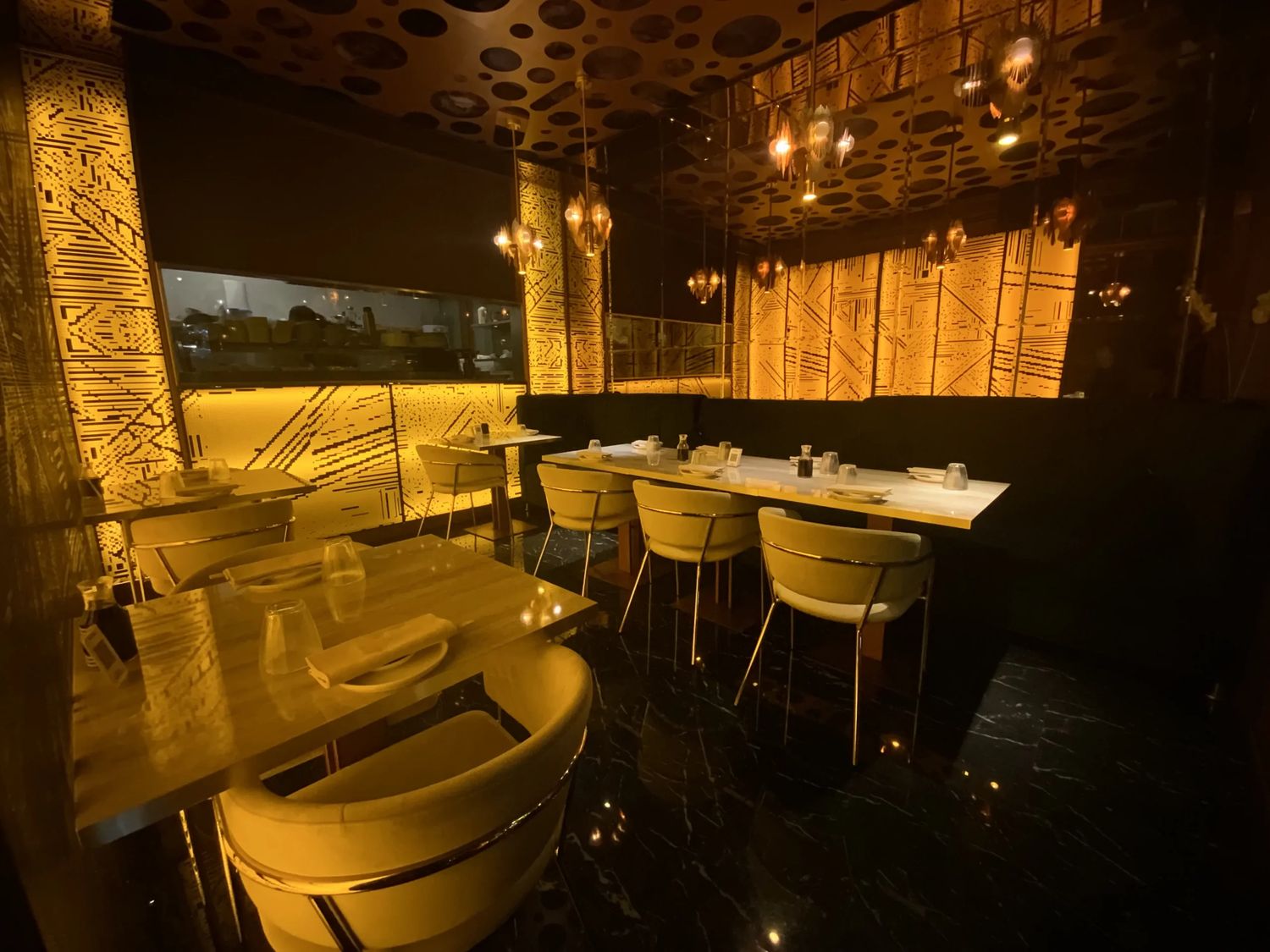 Atmosfera elegante da Sushi Kòbbo